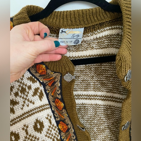 Icelandic Wool Sweater - Picture 3 of 4
